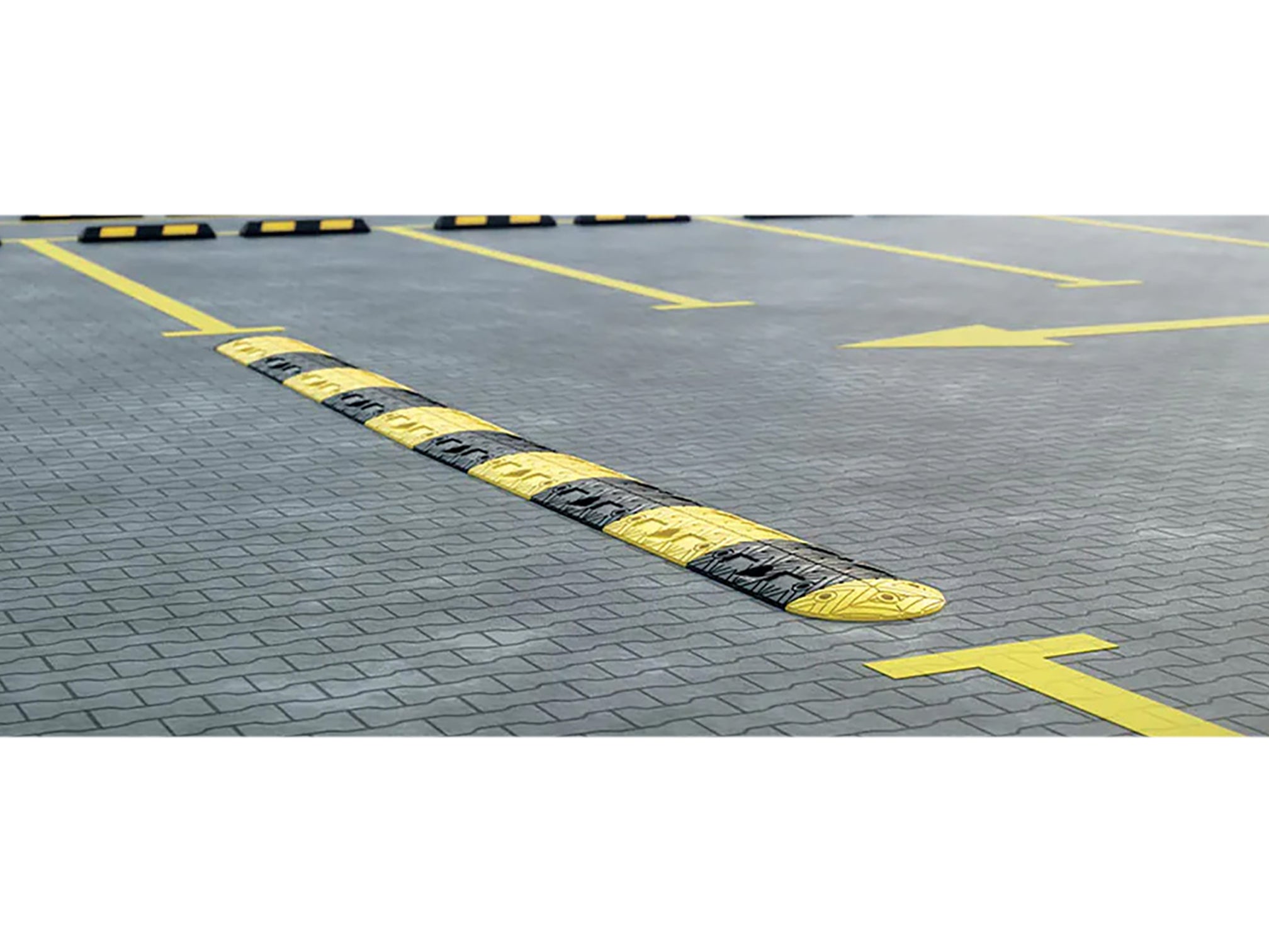 Modèle DH - Ralentisseurs routiers en caoutchouc noir et bandes réfléchissantes jaunes - BUMPS Modèle DH - Ralentisseurs routiers en caoutchouc noir et bandes réfléchissantes jaunes - BUMPS